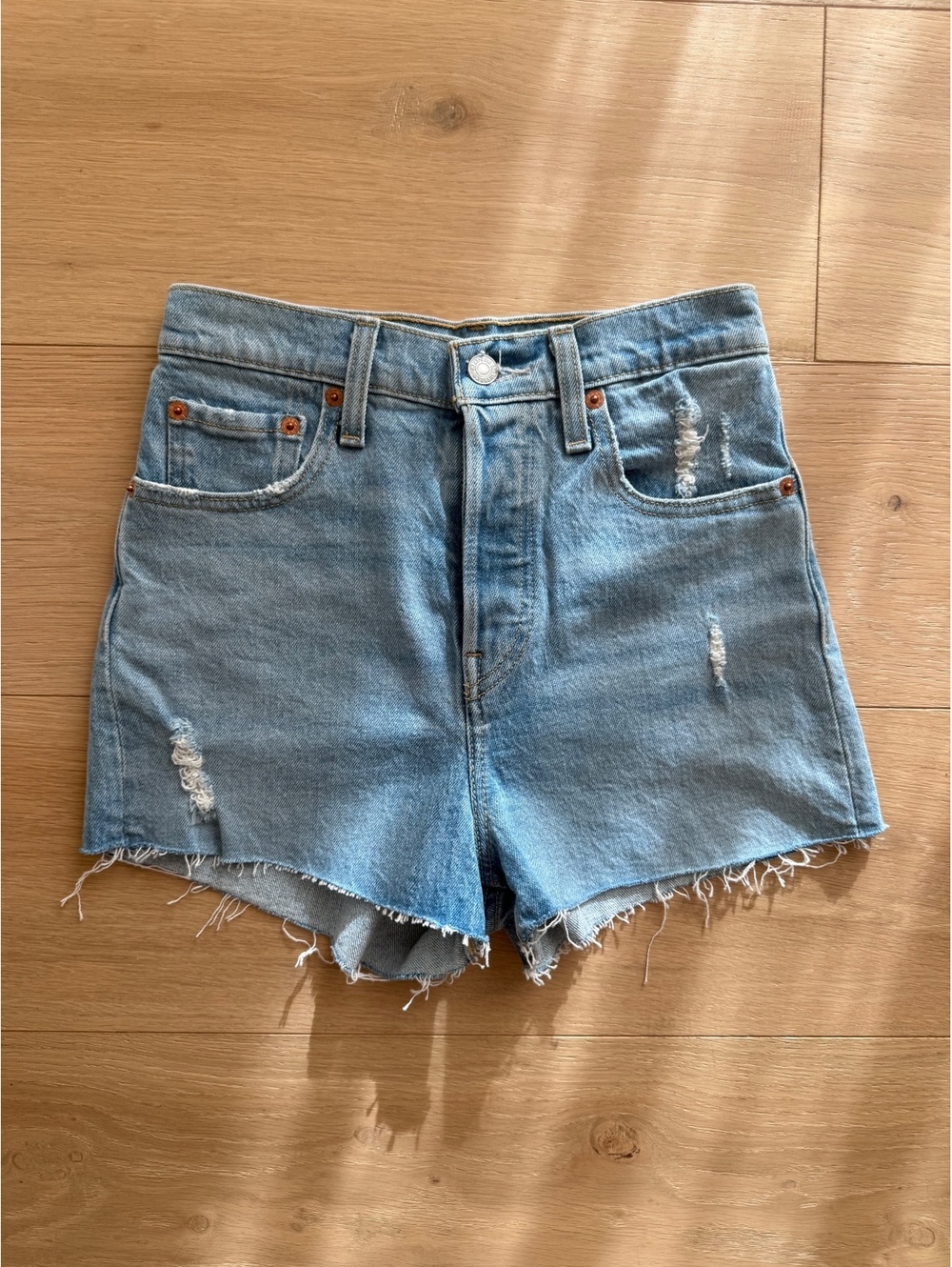 Levi’s Ribcage Denim Shorts Size 25 High Rise Distressed Raw Hem